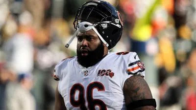 GREEN BAY, WISCONSIN – DECEMBER 15: Akiem Hicks #96 of the Chicago Bears warms up before the game against the Green Bay Packers at Lambeau Field on December 15, 2019 in Green Bay, Wisconsin. (Photo by Dylan Buell/Getty Images)