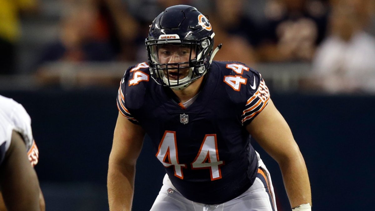 Chicago Bears' Nick Kwiatkoski (44) makes a hit on New York Giants