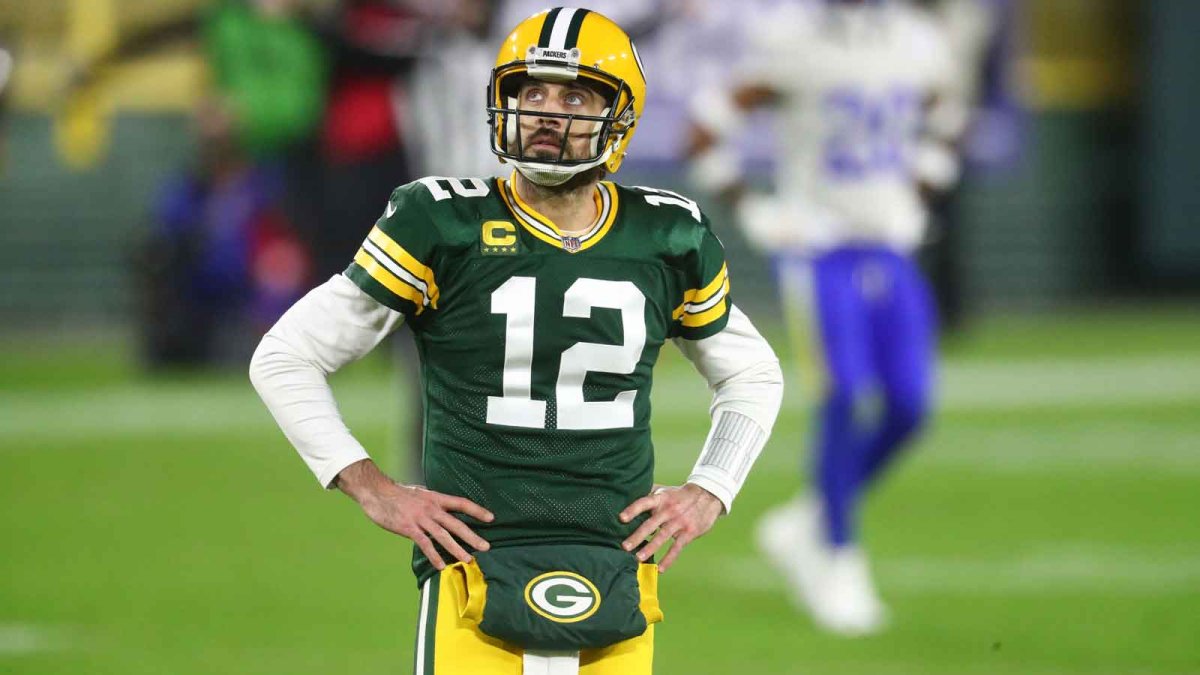 Tom Brady trolls Aaron Rodgers, savages the Packers with golf meme