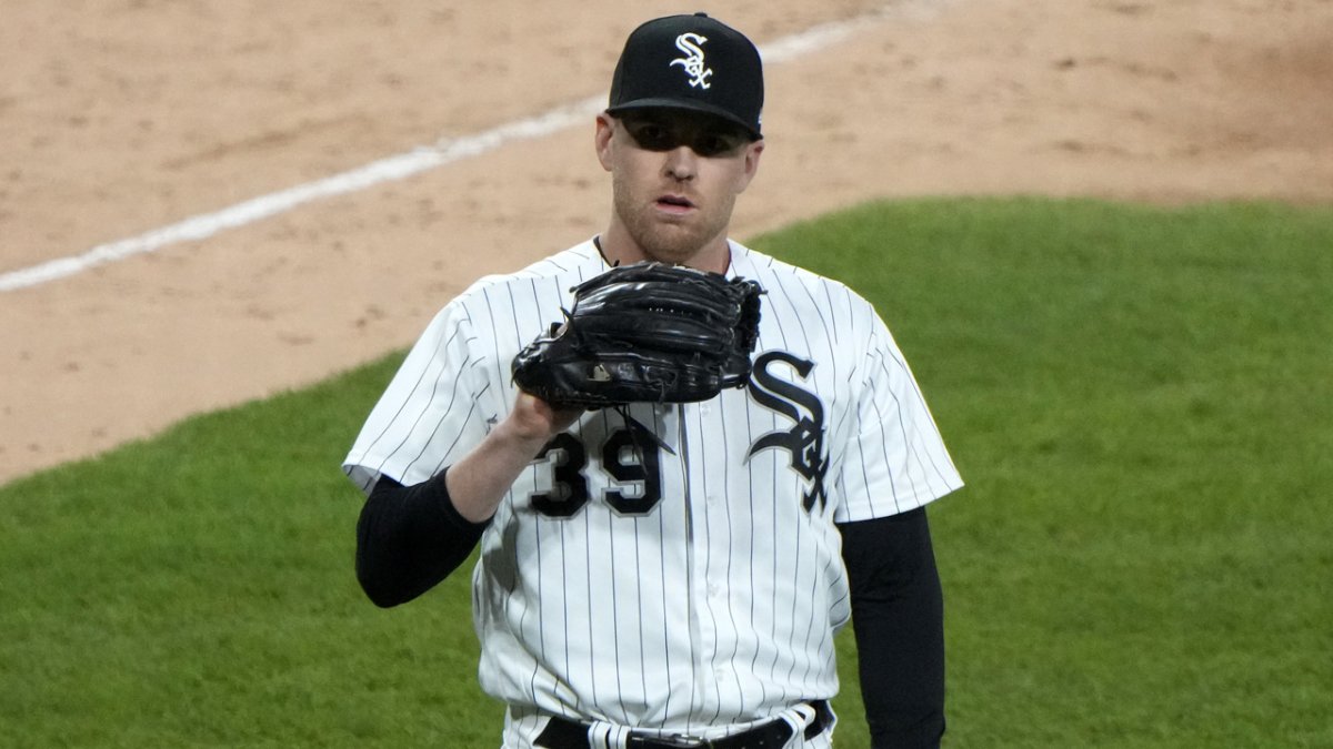 Aaron Bummer of the Chicago White Sox pitches against the