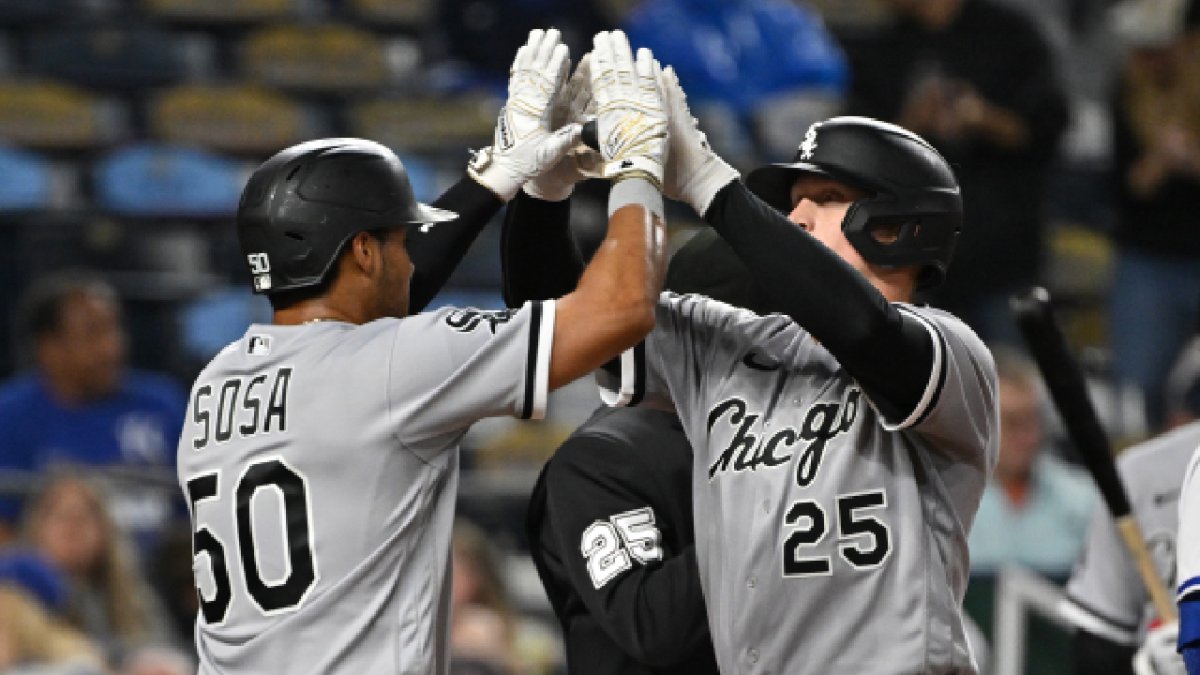 Late homers lift Yankees to series win over Royals