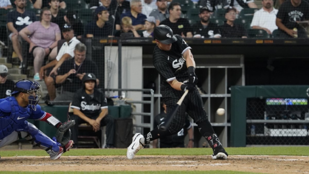 Andrew Vaughn gets 4 hits as White Sox beat Blue Jays 8-7