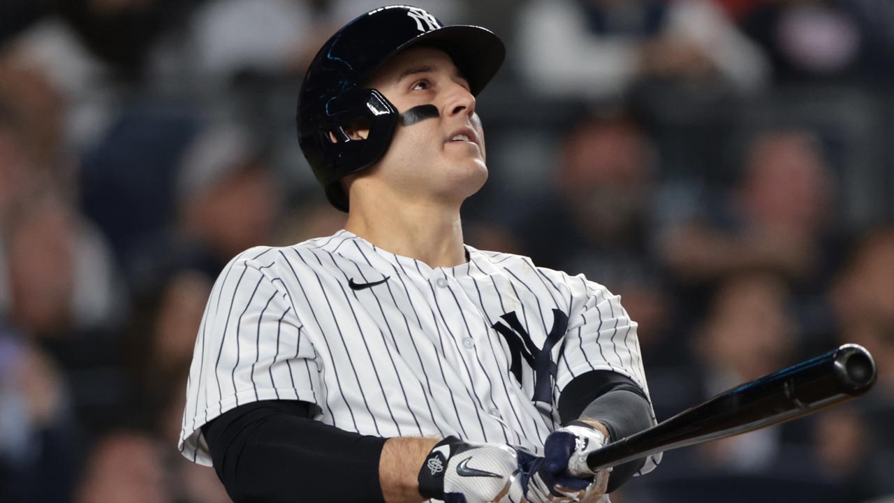 MLB - Anthony Rizzo is reportedly returning to the Yankees on a 2-year deal  with a club option for 2025, a source tells MLB.com's Mark Feinsand.
