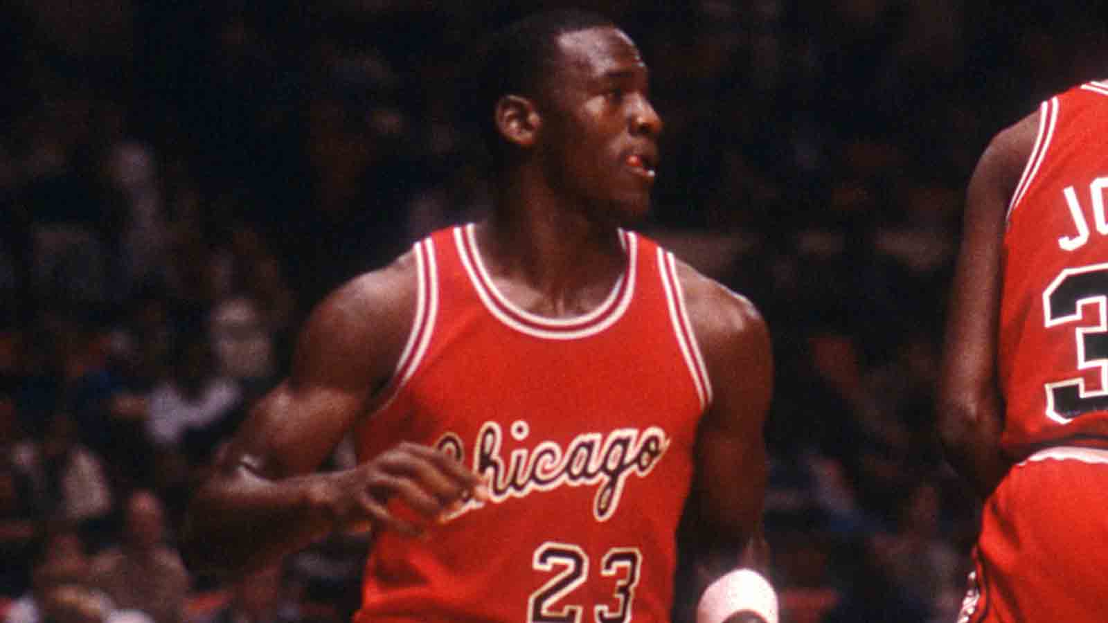 1985-86 Chicago Bulls – Michael Jordan Game-Worn, Signed Air Jordan I Sneakers  Shoes – UDA COA) – Memorabilia Expert