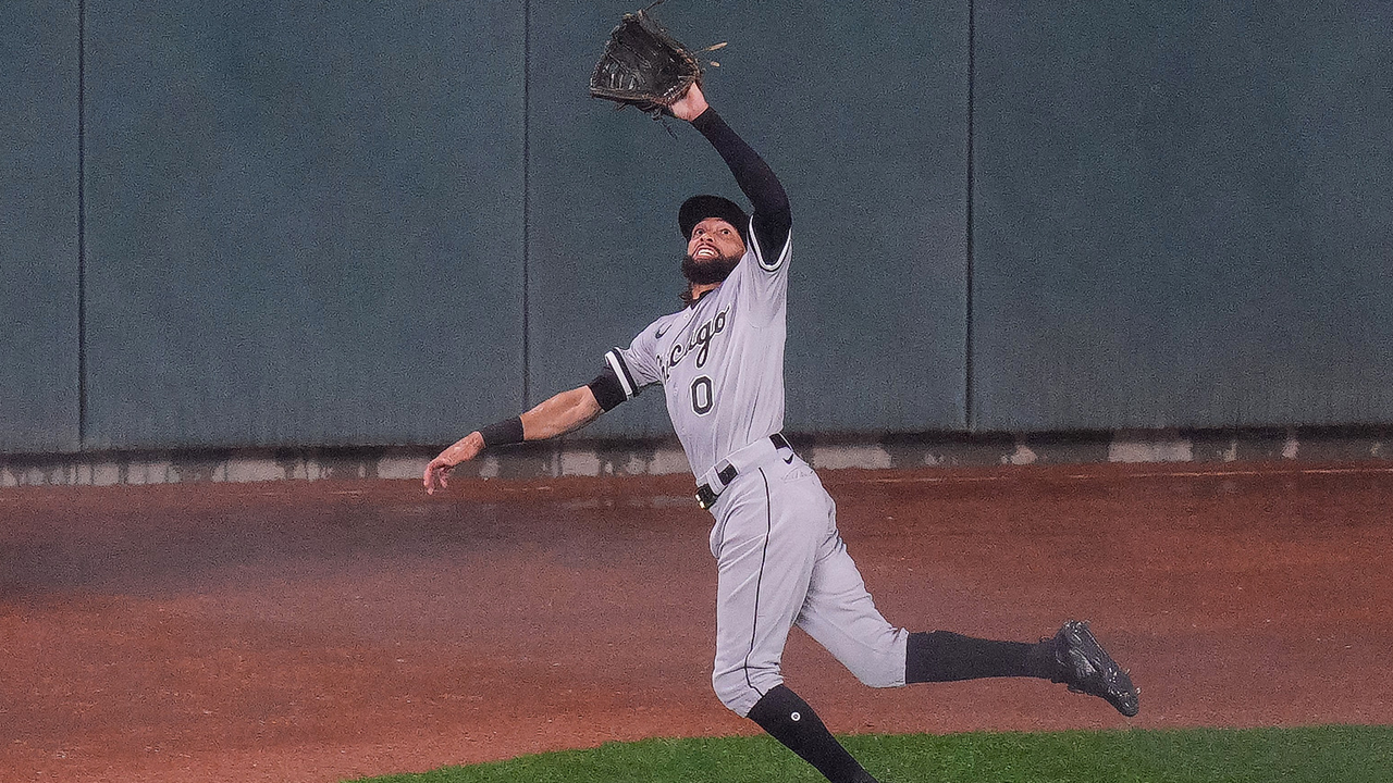 Billy Hamilton makes diving catch on warning track in White Sox win