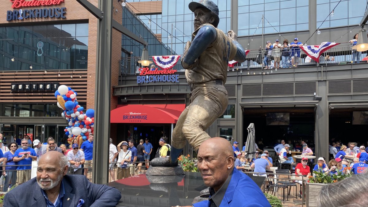 Chicago Cubs unveil statue of Hall of Fame pitcher Fergie Jenkins outside  Wrigley Field - ESPN