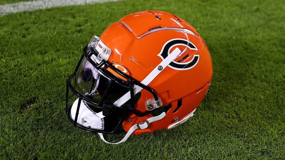 21 NFL Helmet Redesign- Bears  Chicago bears helmet, Chicago