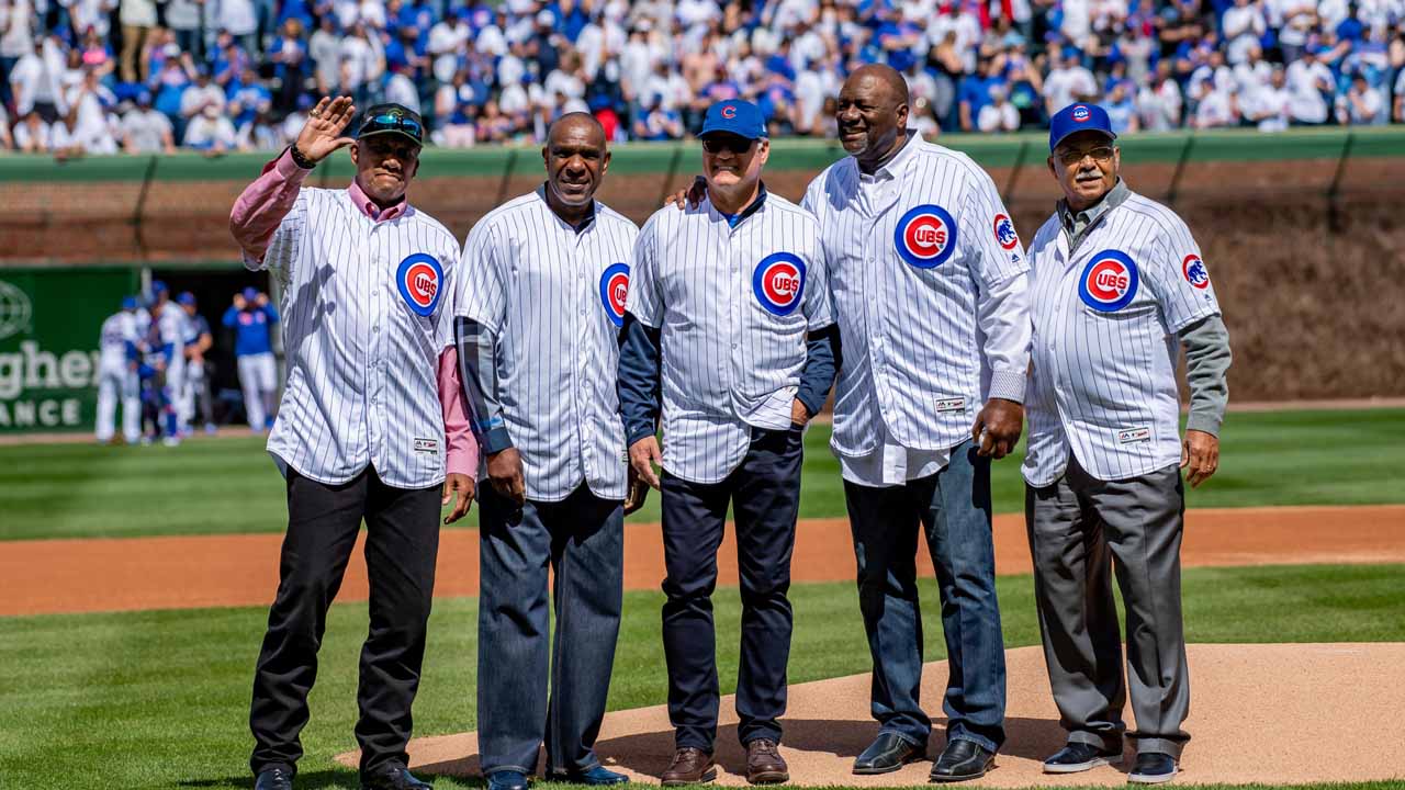 Bill Murray celebrates Cubs' first full-capacity game, leads