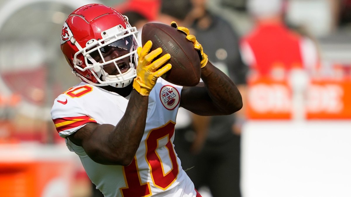 Tyreek Hill drops absurd comparison between 2022 Dolphins, Super Bowl-winning  Chiefs