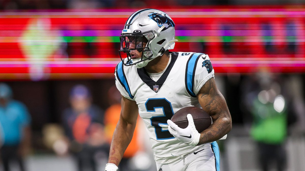 When will Panthers' 1st-round pick D.J. Moore sign contract?