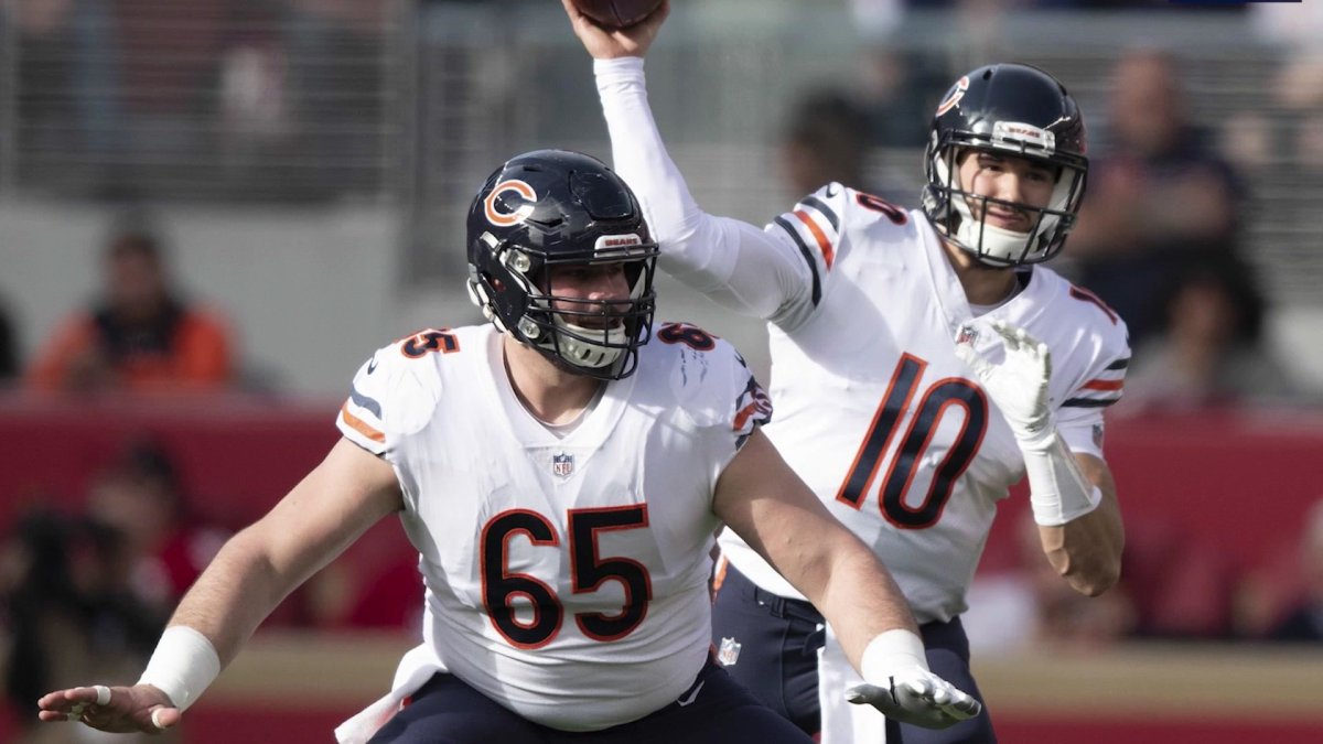 CHICAGO, IL - DECEMBER 20: Chicago Bears guard Cody Whitehair (65) looks on  during a game between the Chicago Bears and the Minnesota Vikings on  December 20, 2021, at Soldier Field in