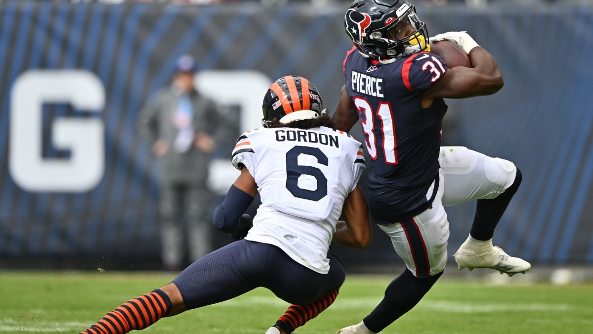 Bears head coach Matt Eberflus working one-on-one with rookie Kyler Gordon  – NBC Sports Chicago