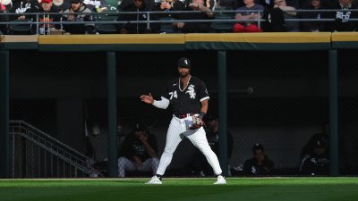 Eloy Jiménez preparing to play outfield with White Sox