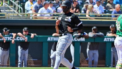 Eloy Jimenez Exits White Sox Game With Apparent Leg Injury - On