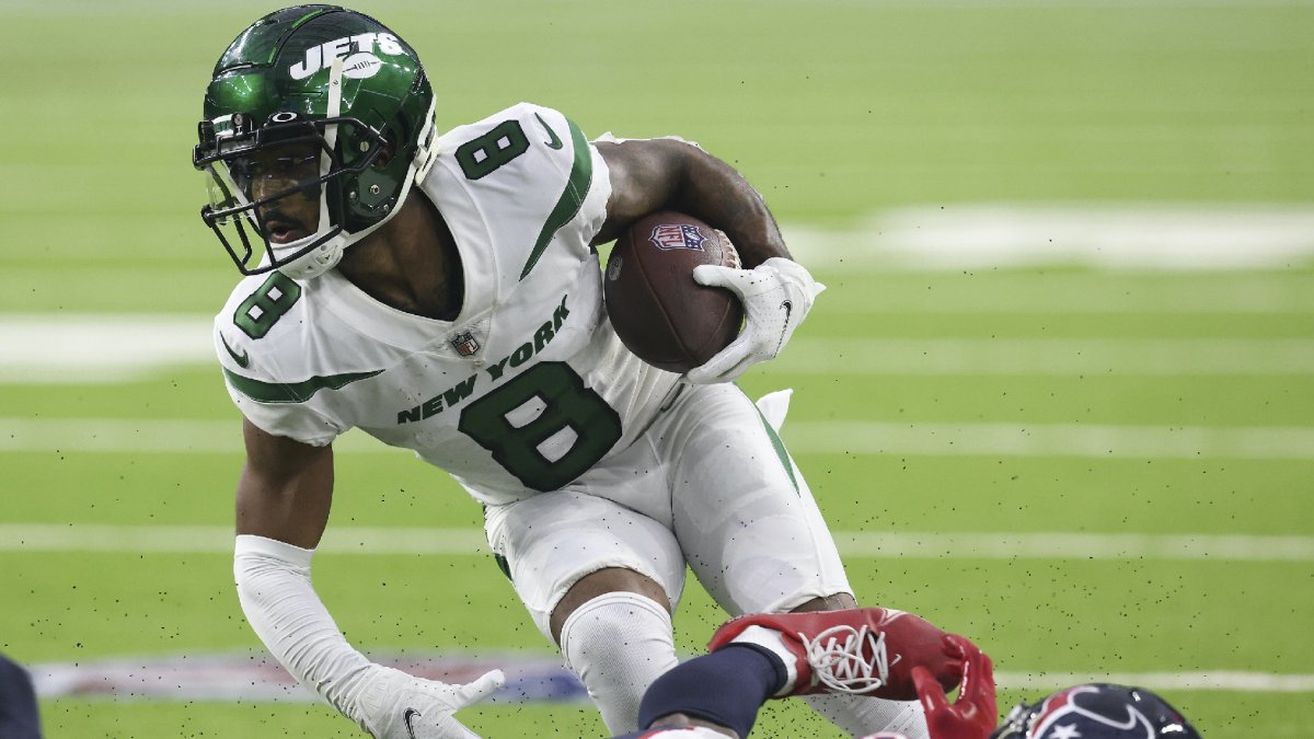 New York Jets wide receiver Elijah Moore (8) reacts against the