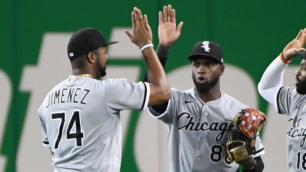 Chicago White Sox: Get your Luis Robert 'La Pantera' shirt now