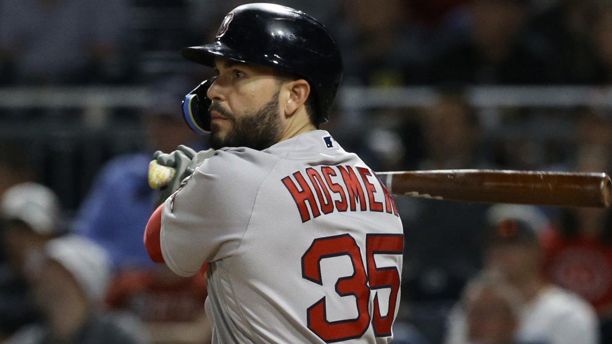 Boston Red Sox trade for Eric Hosmer from Padres in 4-player deal