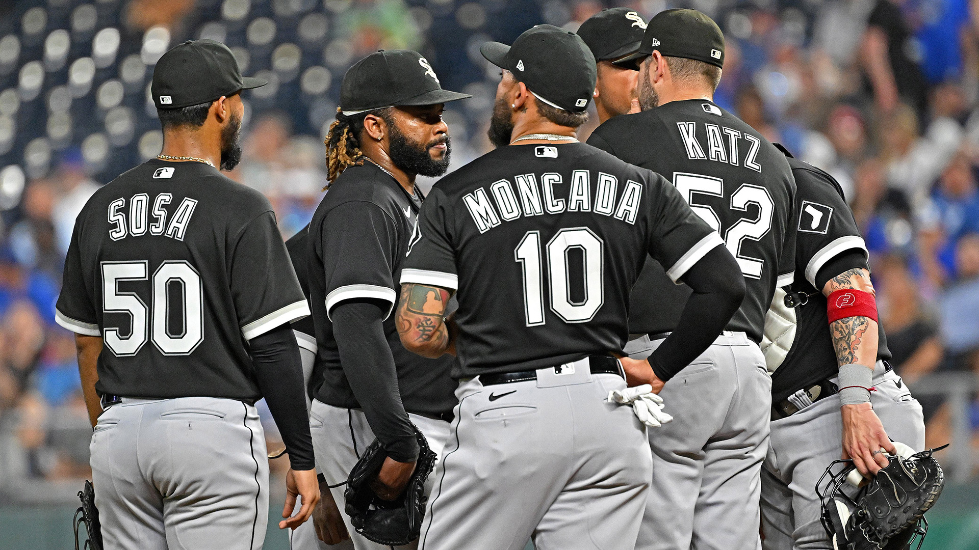 Chicago White Sox starting pitcher Johnny Cueto winds up during a