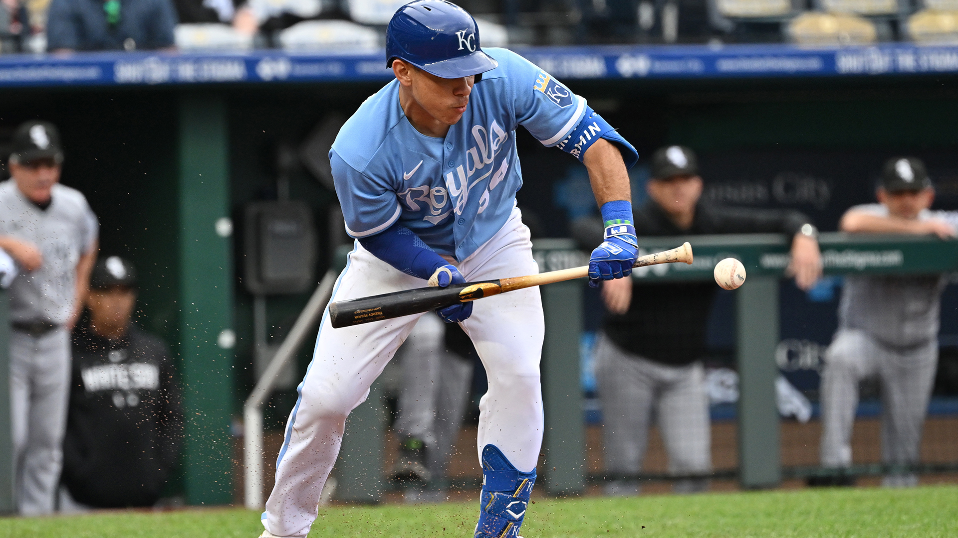 Fermin's bunt in ninth gives Royals win over White Sox