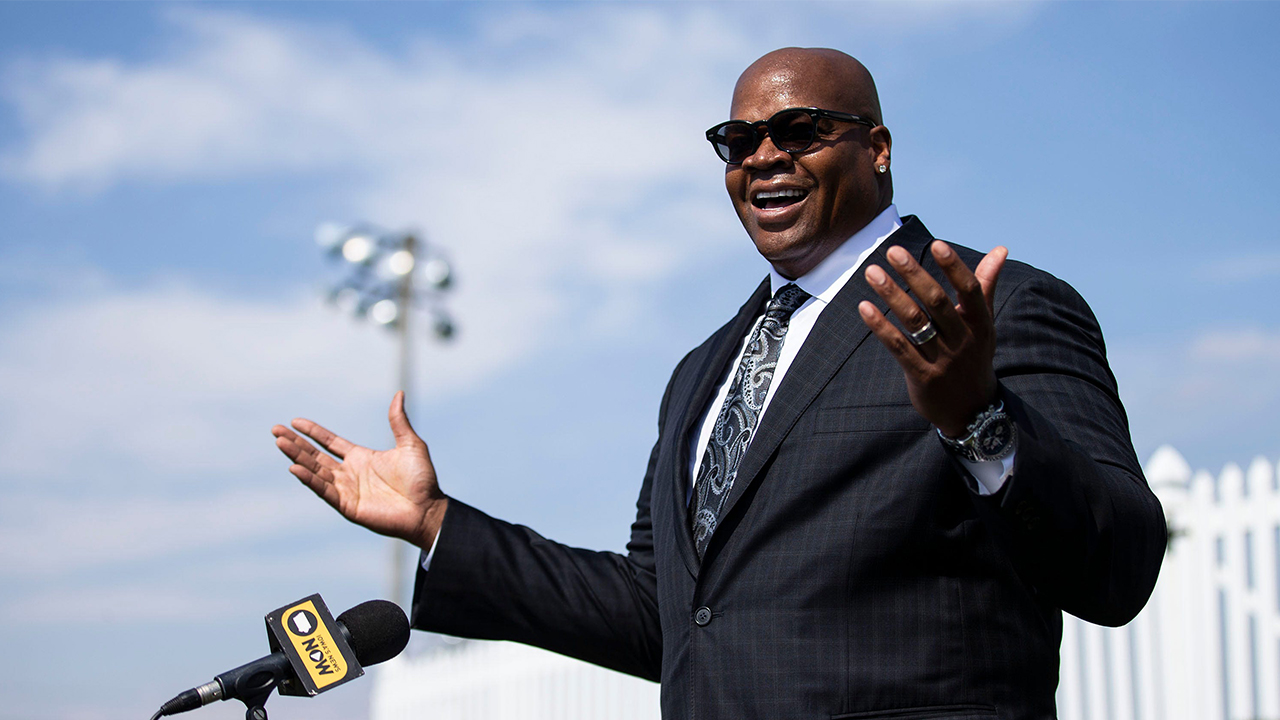 Auburn unveils Frank Thomas statue: 'Brought a tear to my eye