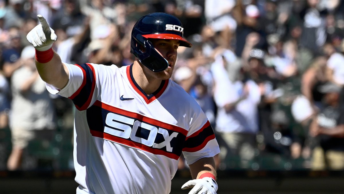 Unearned runs help White Sox beat Cleveland 4-2