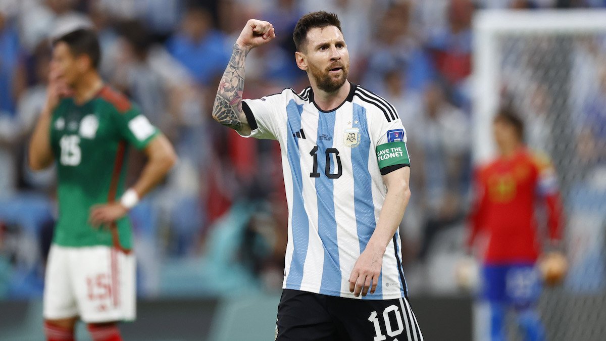 World Cup 2022: Canelo Álvarez threatens Lionel Messi over allegedly  disrespecting Mexico jersey