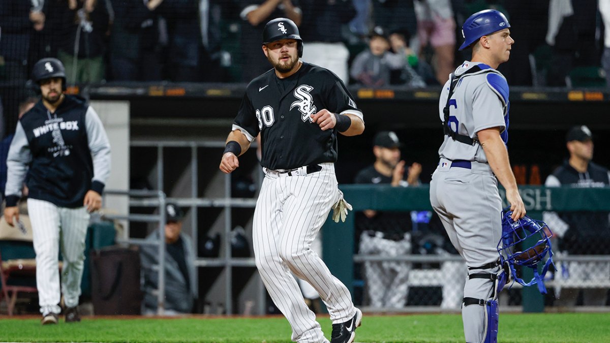 Watch: Pinch hitter AJ Pollock has go-ahead double for White Sox