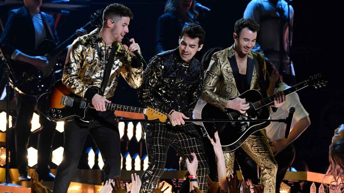 It's official!!' Jonas Brothers to perform during Dallas Cowboys Thanksgiving  Day game halftime show - CBS Texas