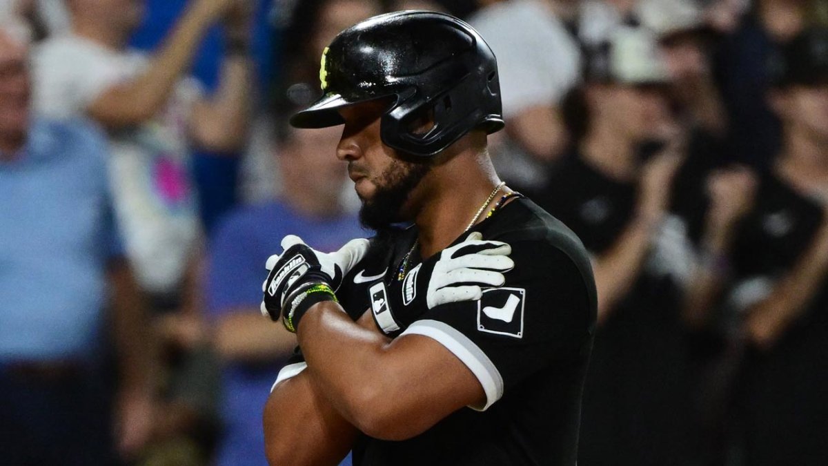 Jose Abreu may have to carry new-look White Sox