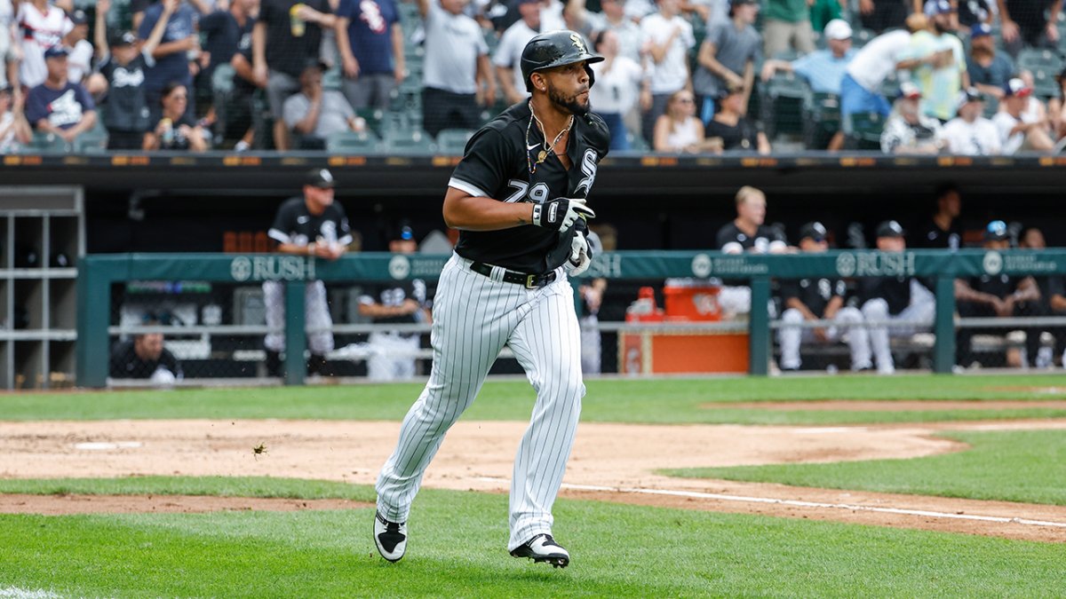 Abreu homers, White Sox hold off Rays 3-2
