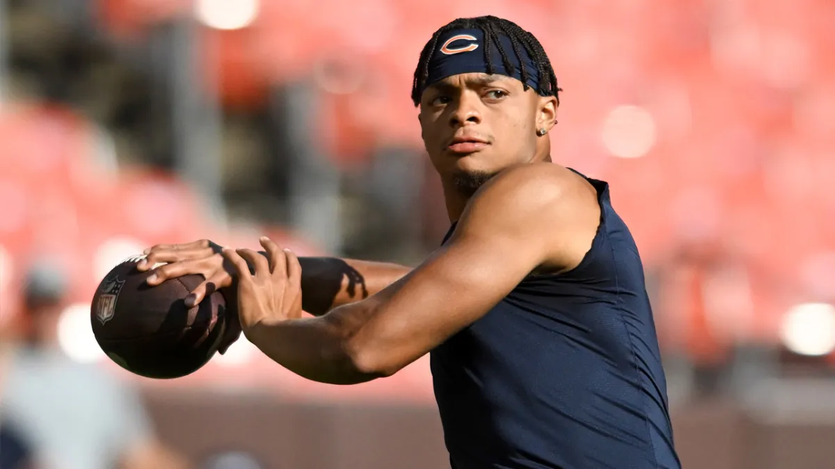 These too-early rankings tabbed Justin Fields as worst QB in NFC North - On  Tap Sports Net