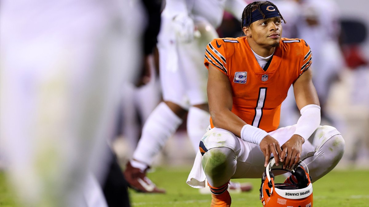 Justin Fields: Chicago weather is difficult to adjust to, I hope Bears get  a dome - NBC Sports