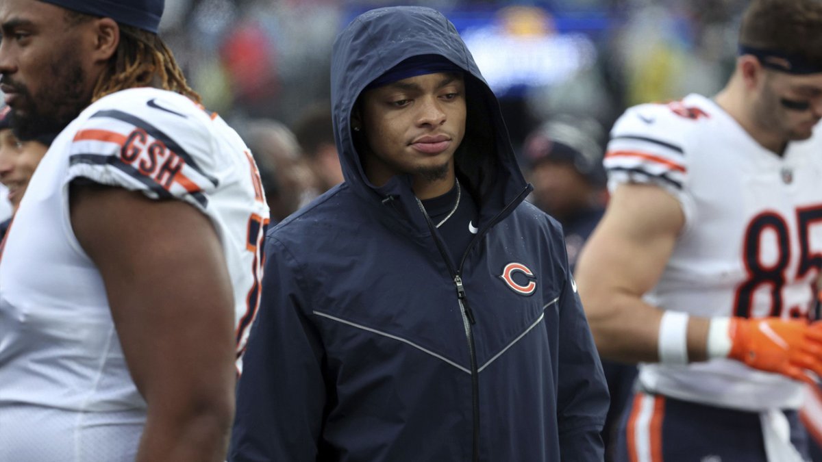 Quarterback Justin Fields misses Bears practice with illness – NBC Sports  Chicago