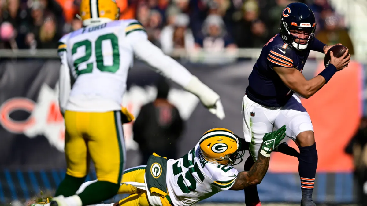 Your Chicago Bears have a 16-10 LEAD over the Packers at the half