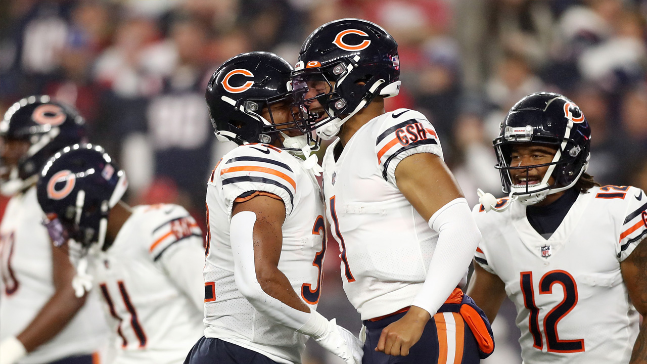 Fields, Bears score 23 straight points, beat Pats 33-14