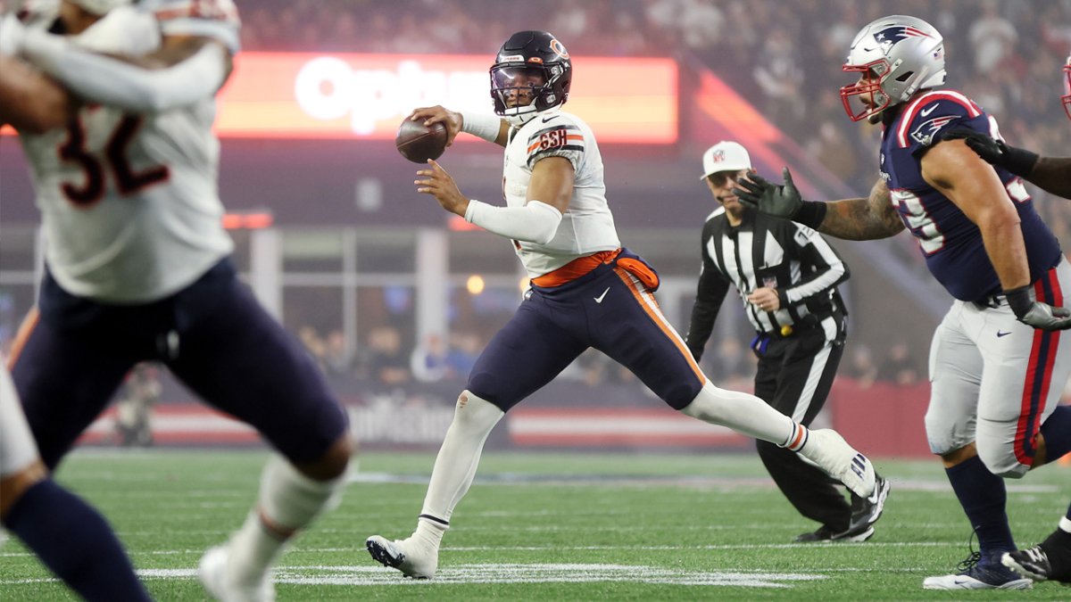 Justin Fields, Bears dominate Patriots