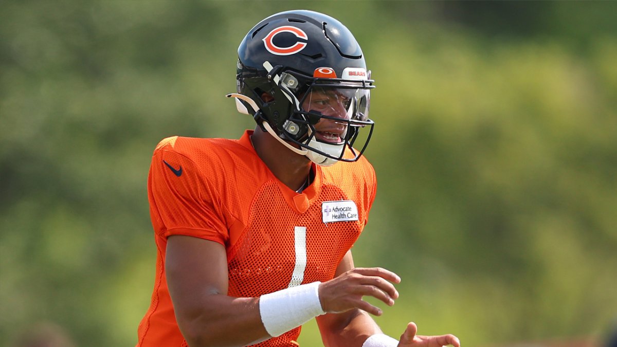 The Chicago Bears are putting the ball in Justin Fields' hands, and he's  breaking out, NFL News, Rankings and Statistics