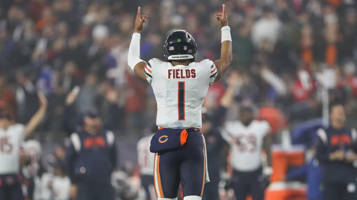 Bears surprise Patriots with run plays designed for Justin Fields – NBC  Sports Chicago