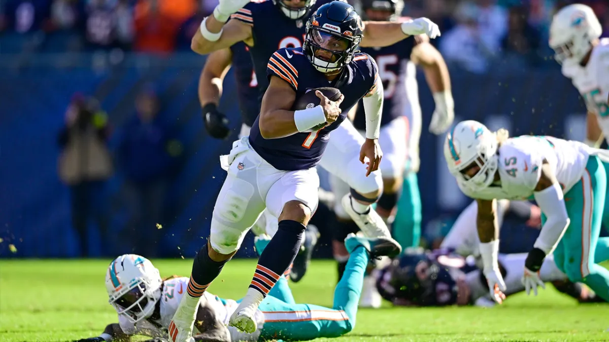 Bears observations: Justin Fields dazzles in 35-32 loss to Dolphins – NBC  Sports Chicago