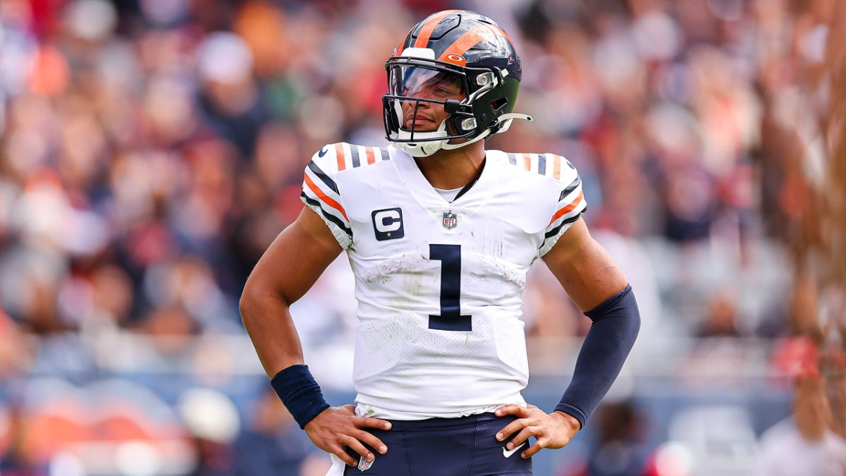 Bears' Justin Fields weapon welcomes Connor Bedard to Chicago