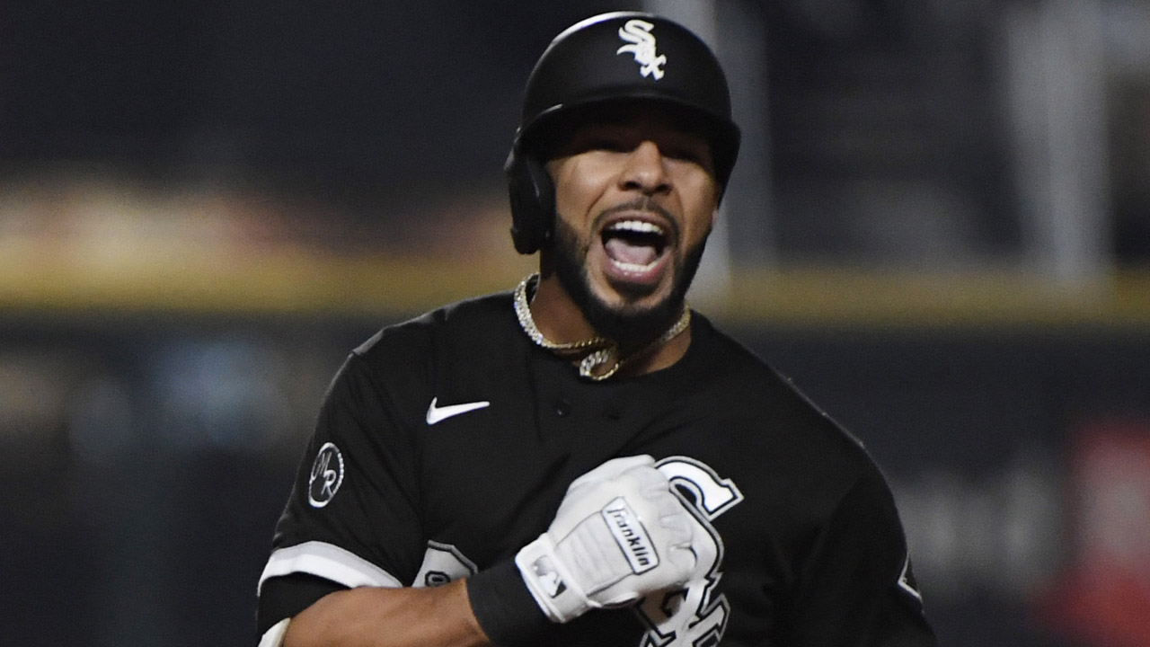 Photo: White Sox Leury Garcia runs to score in Chicago