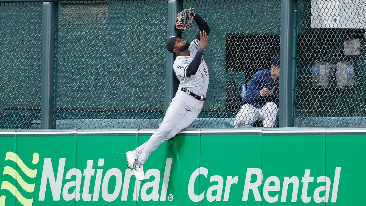 White Sox outfielder Luis Robert cleared to increase his level of baseball  activities