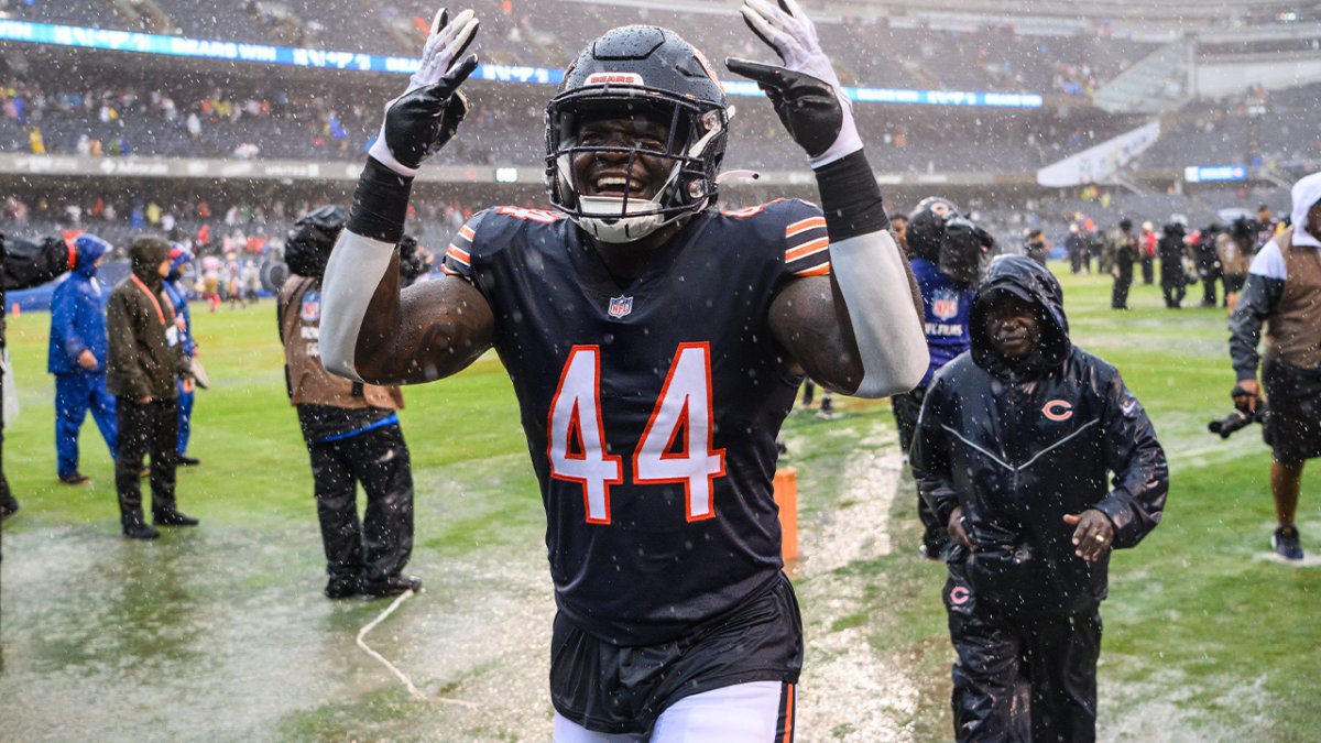 Heavy rain floods Soldier Field during Chicago Bears' season opener against  San Francisco 49ers