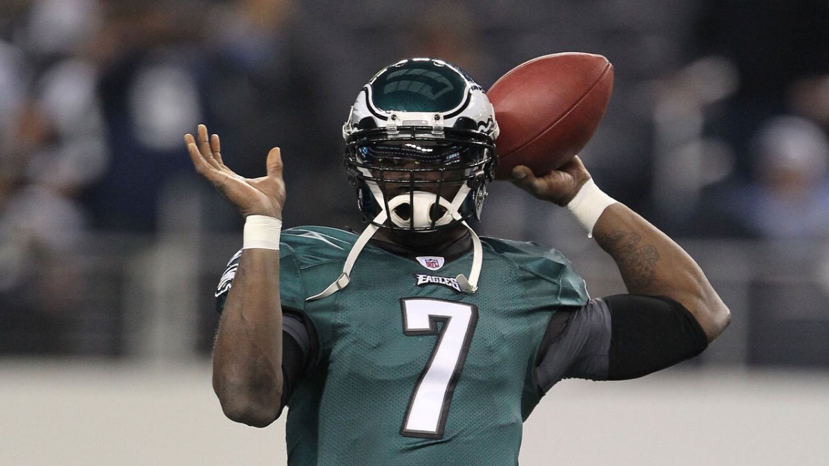 Eagles quarterback Michael Vick goes through individual drills at