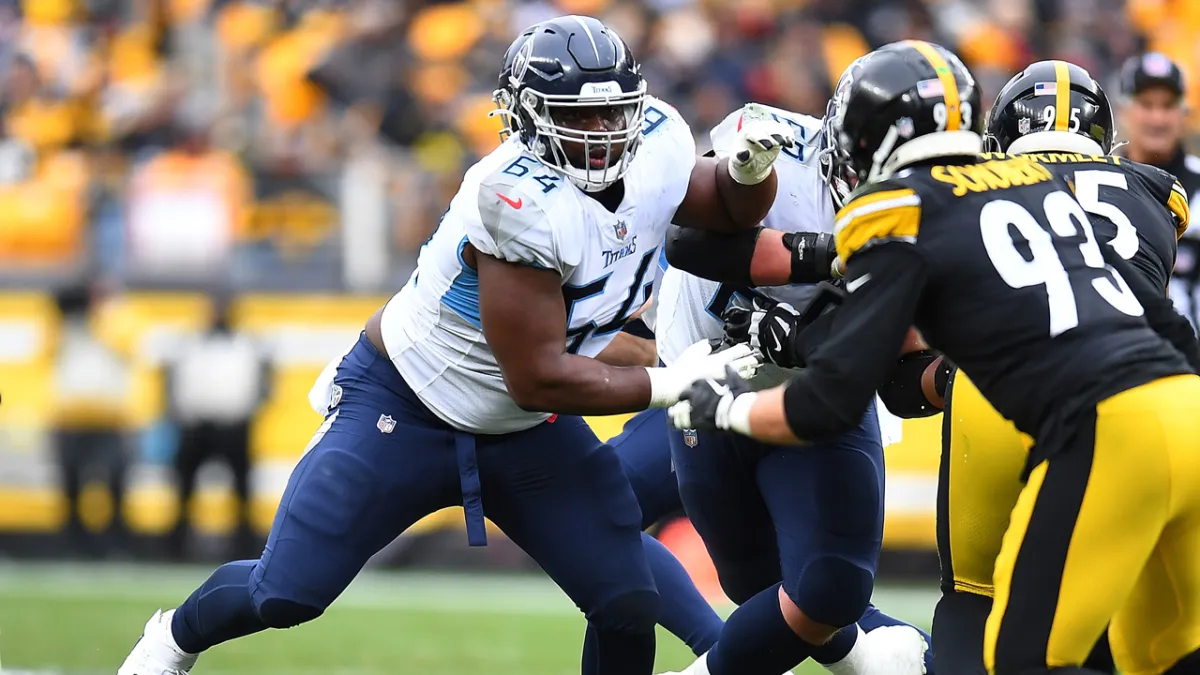 Tennessee Titans guard Nate Davis signing with Chicago Bears in