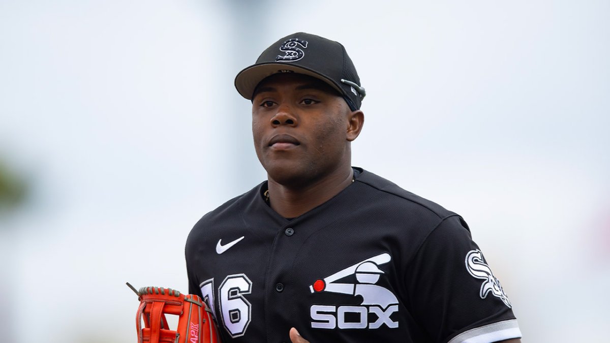 Chicago White Sox need to add another catcher to the roster