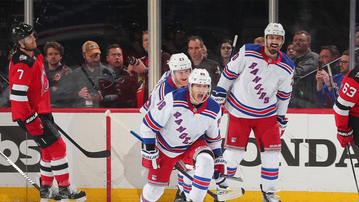 WATCH: Patrick Kane Scores His First Playoff Goal For The Rangers -  Bleacher Nation
