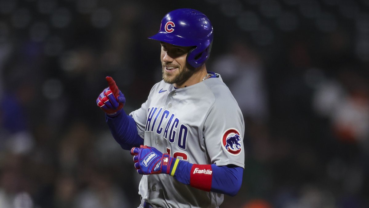 Chicago Cubs' Patrick Wisdom breaks his bat during a baseball game