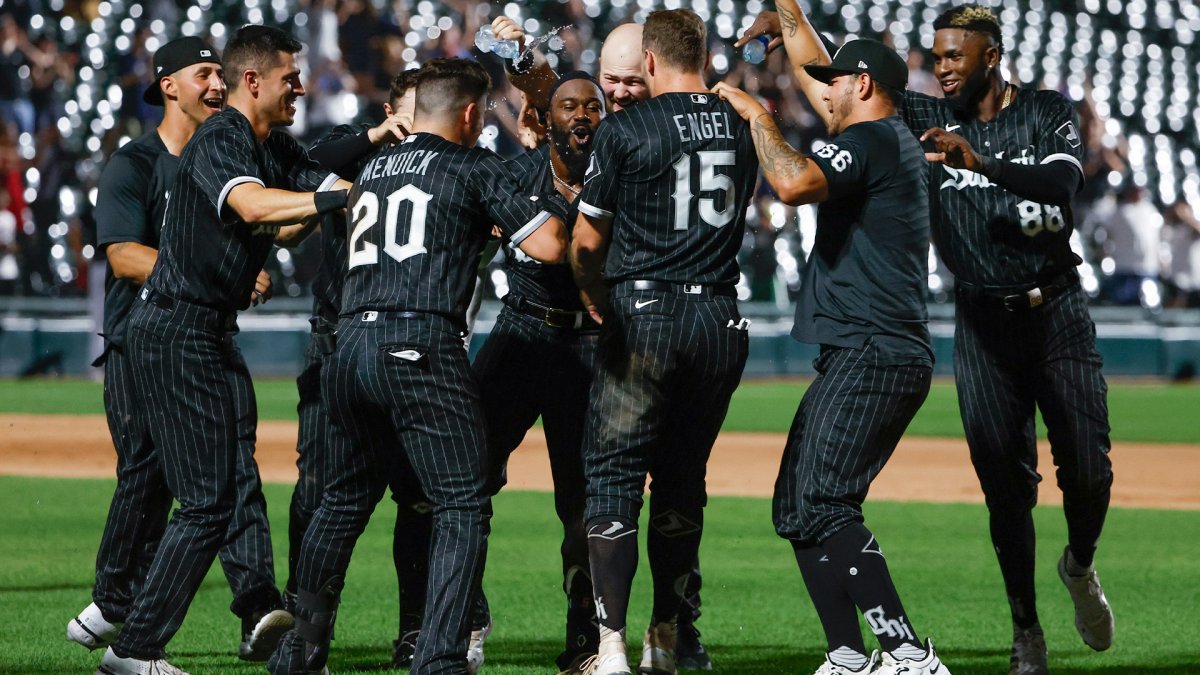 White Sox record Sox reach .500 with victory over Blue Jays Tuesday