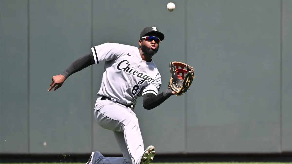 White Sox notes: Luis Robert leaves team for birth of child, players meet,  roster expands - Chicago Sun-Times